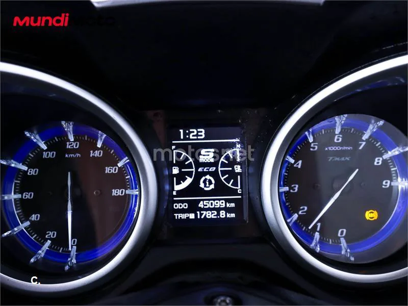 Yamaha TMAX 530 – Vista 12