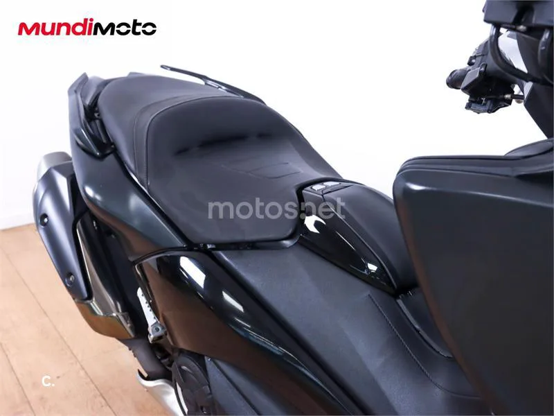 Yamaha TMAX 530 – Vista 20