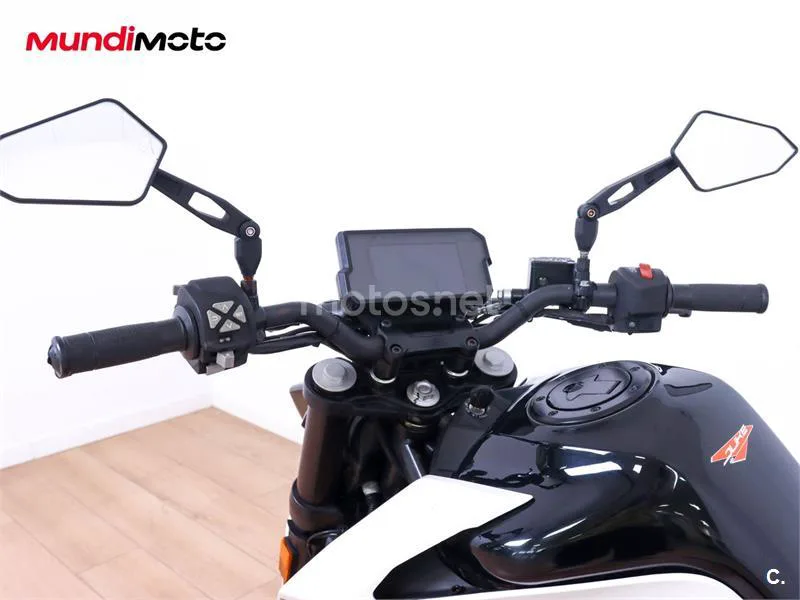 KTM 125 – Vista 11