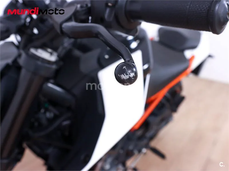 KTM 125 – Vista 23