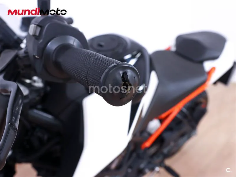 KTM 125 – Vista 24