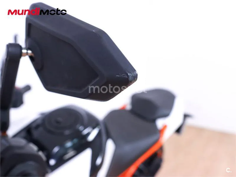 KTM 125 – Vista 26