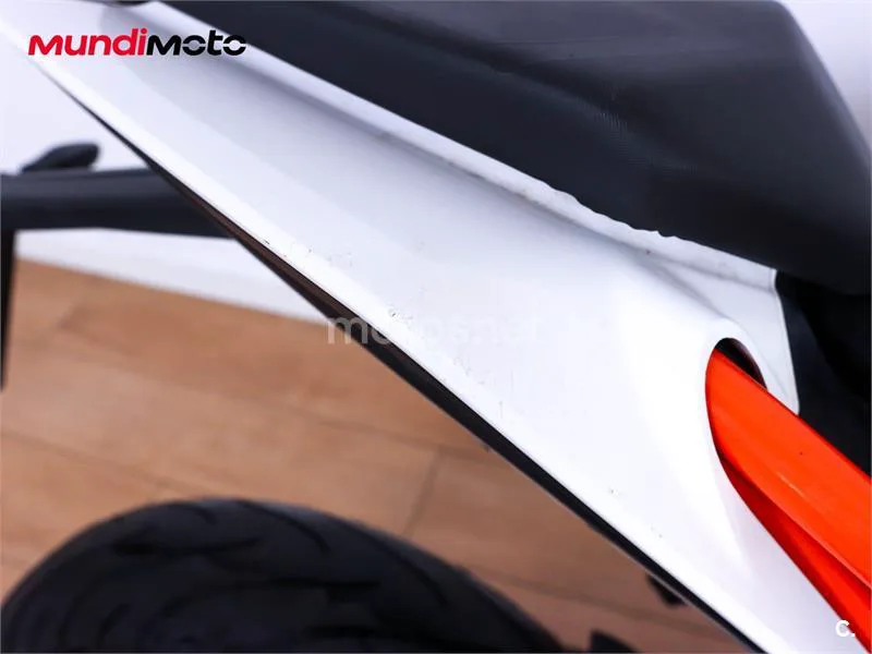 KTM 125 – Vista 35