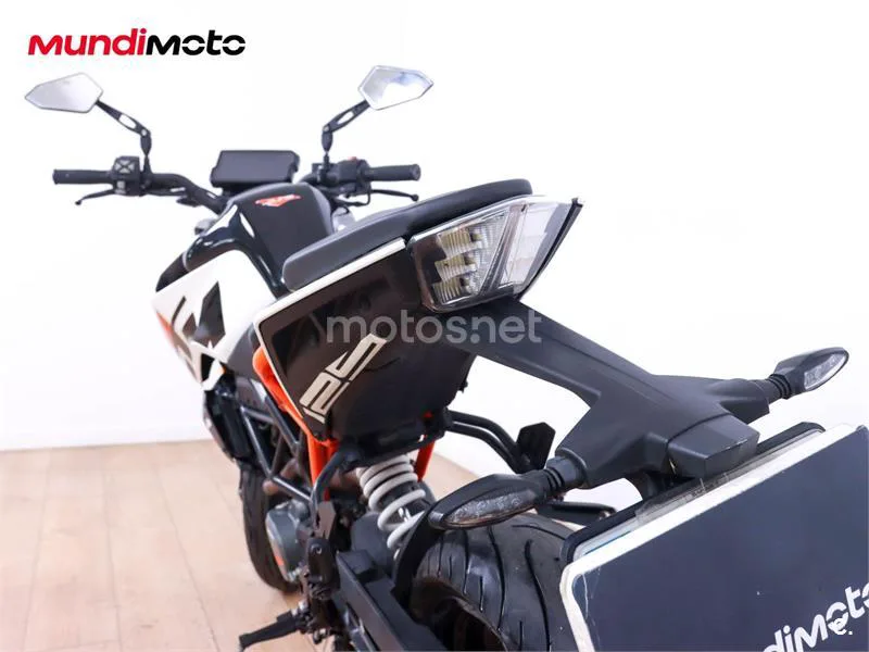 KTM 125 – Vista 9