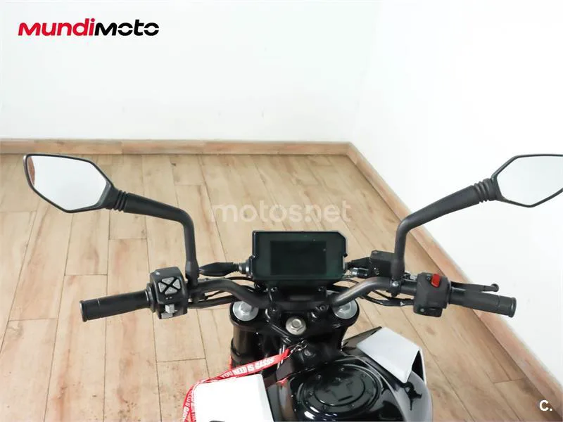 KTM 125 – Vista 11
