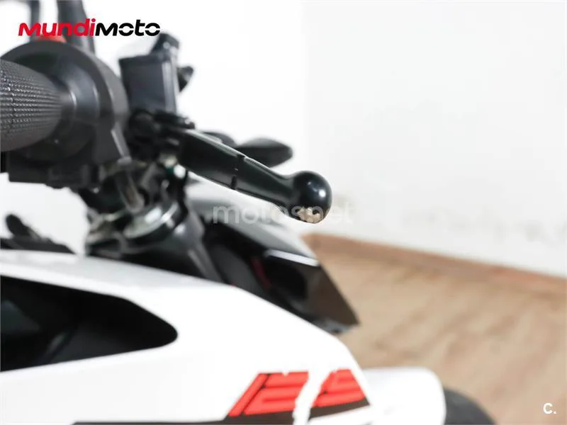 KTM 125 – Vista 14