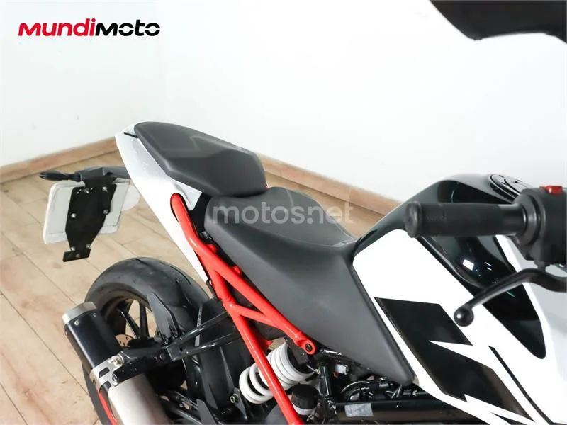 KTM 125 – Vista 31