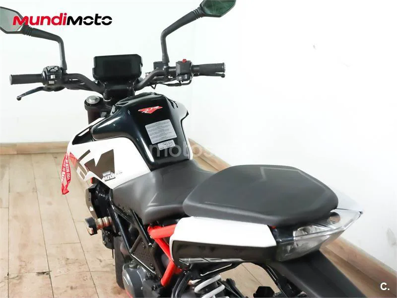 KTM 125 – Vista 9
