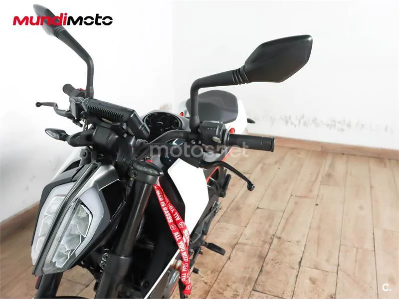 KTM 125 – Vista 10
