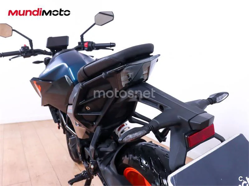 KTM 125 – Vista 9