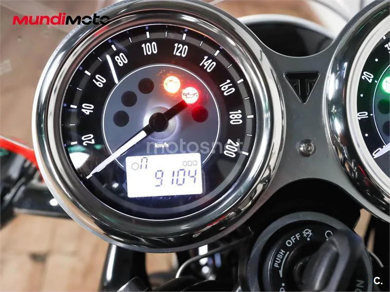 Triumph Bonneville T120 – Vista 12