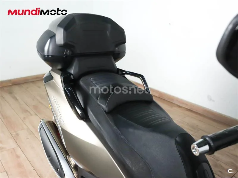 Peugeot Metropolis 400 – Vista 24