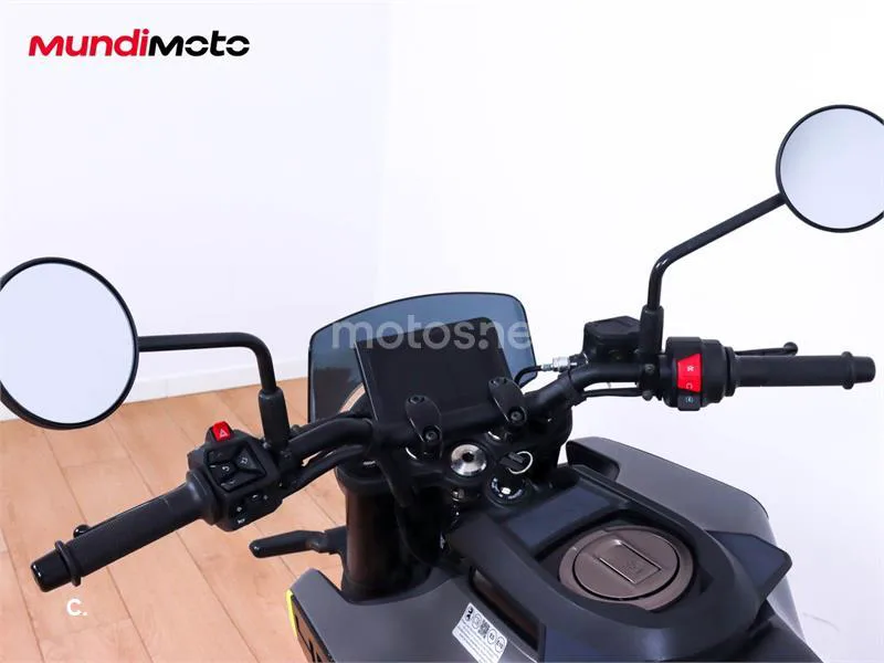 Husqvarna Svartpilen 401 – Vista 11