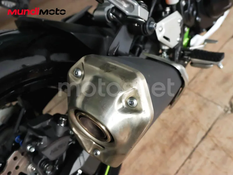 Kawasaki Z900 – Vista 15