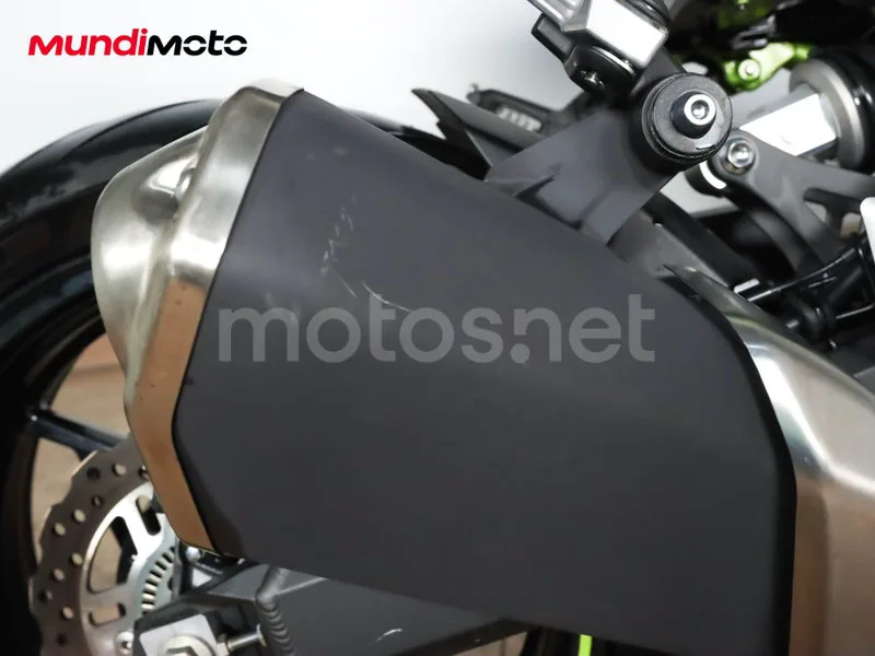 Kawasaki Z900 – Vista 16