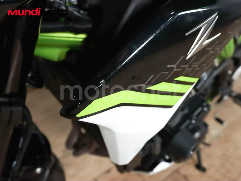 Kawasaki Z900 – Vista 20