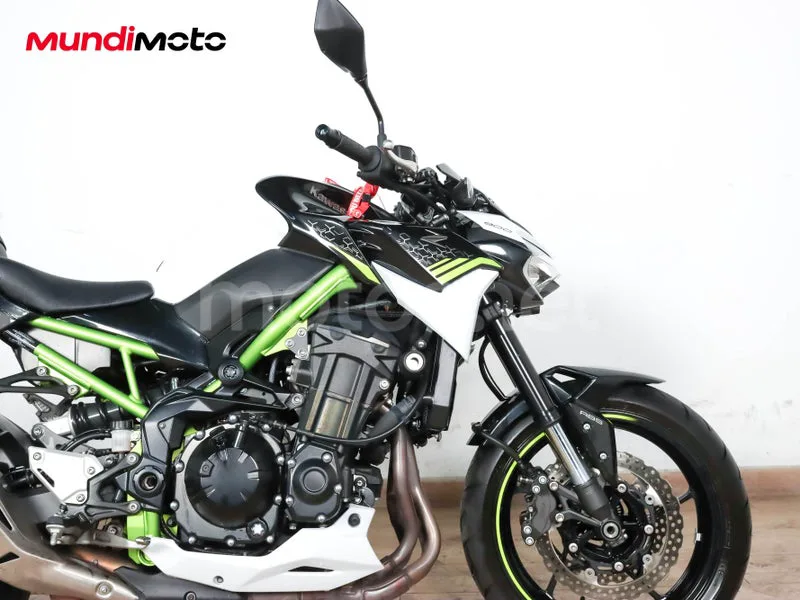 Kawasaki Z900 – Vista 22