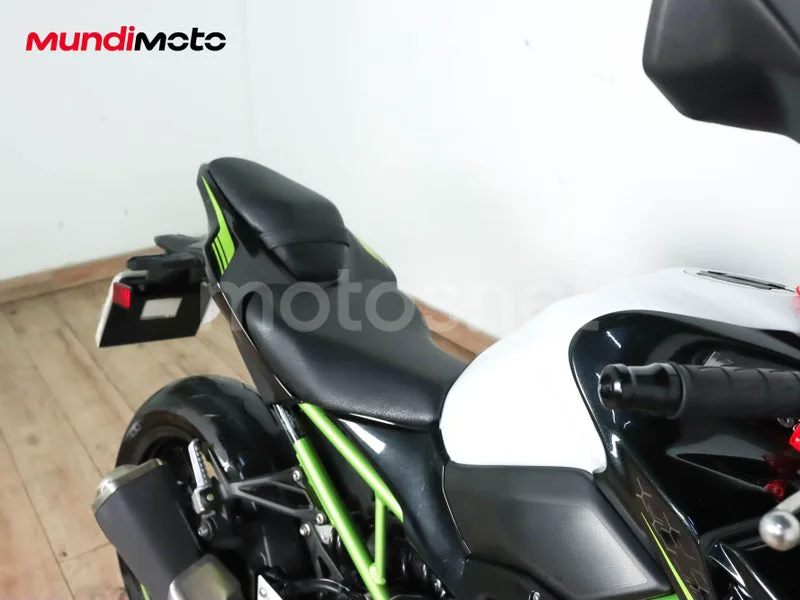 Kawasaki Z900 – Vista 23