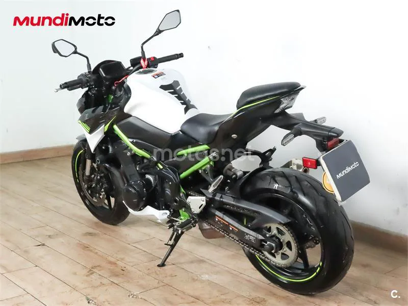 Kawasaki Z900 – Vista 8