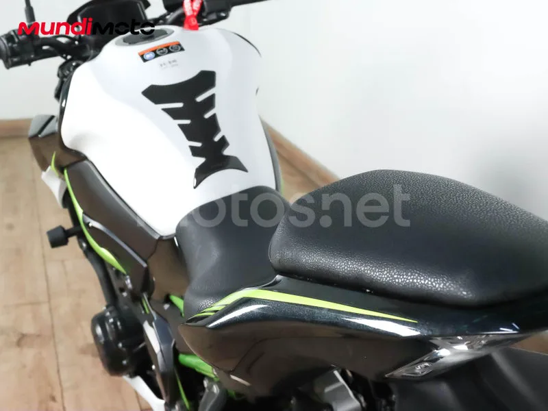 Kawasaki Z900 – Vista 9