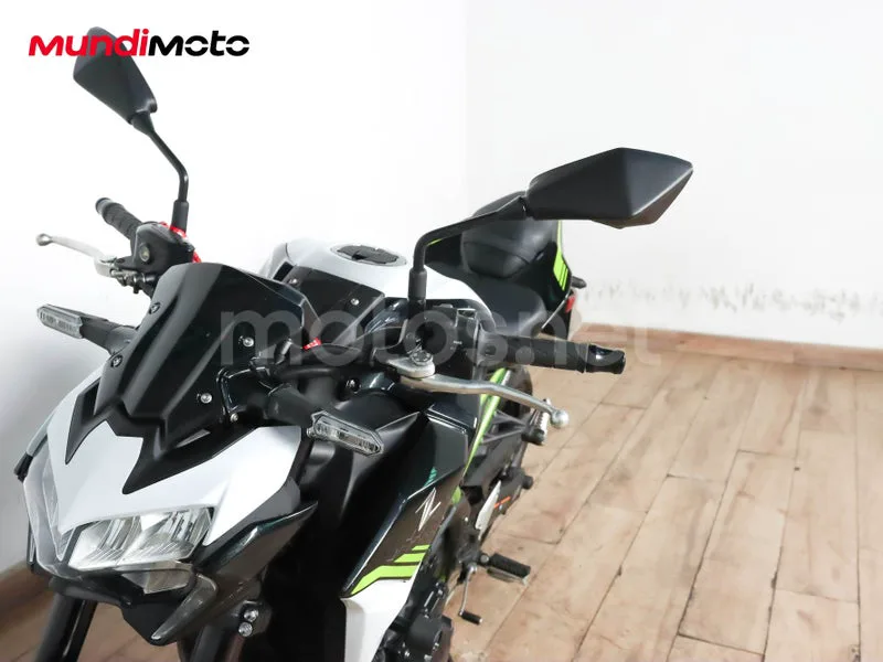 Kawasaki Z900 – Vista 10