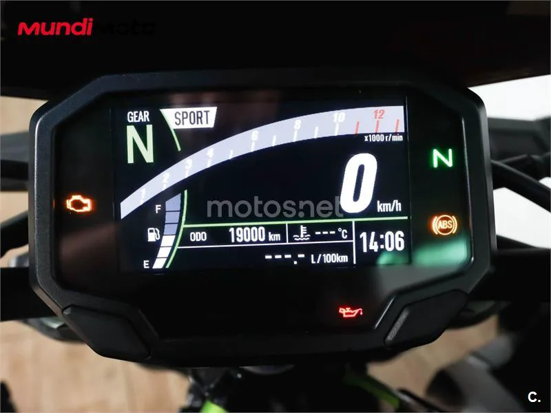 Kawasaki Z900 – Vista 12