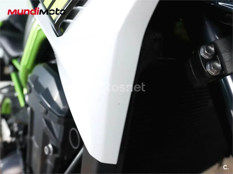 Kawasaki Z900 – Vista 14