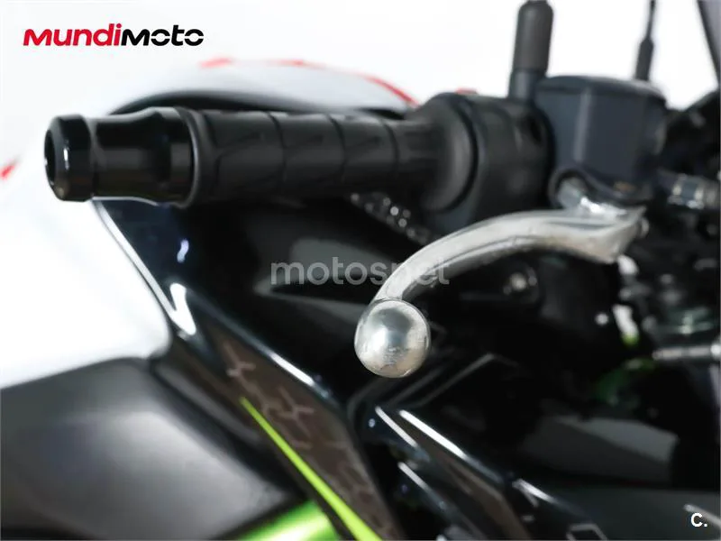 Kawasaki Z900 – Vista 15