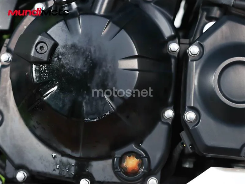 Kawasaki Z900 – Vista 17