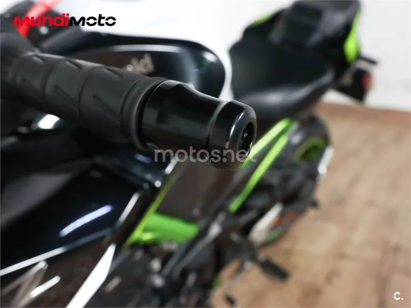 Kawasaki Z900 – Vista 19