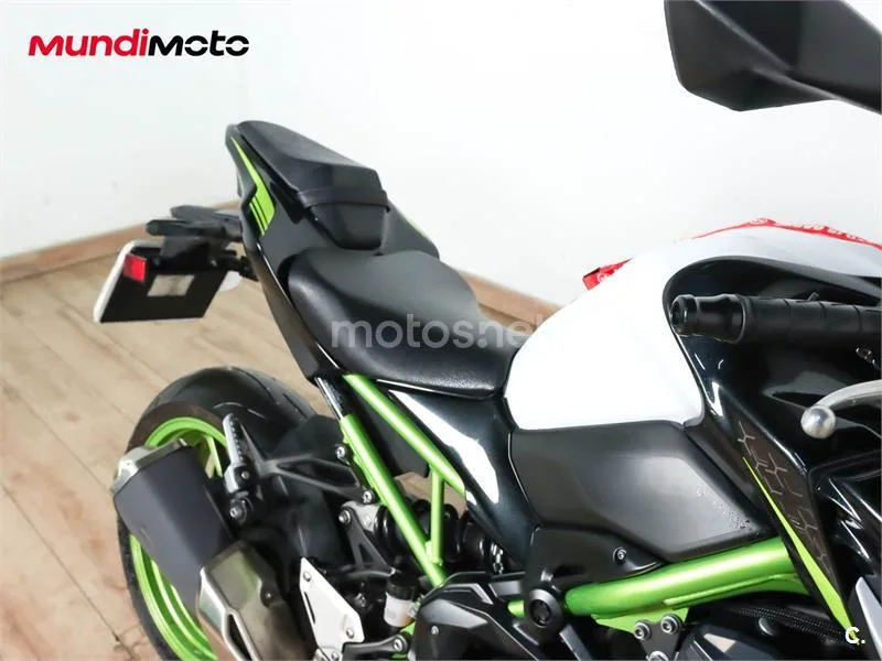 Kawasaki Z900 – Vista 23