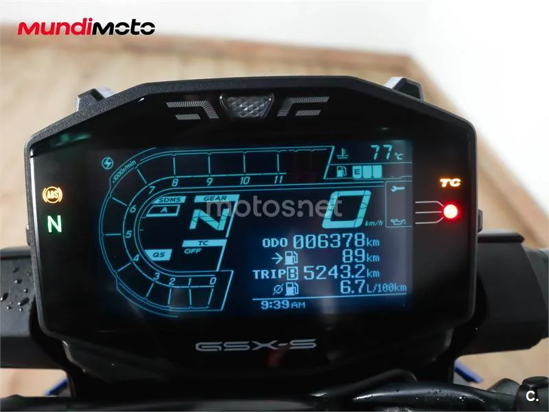 Suzuki GSX-S – Vista 12