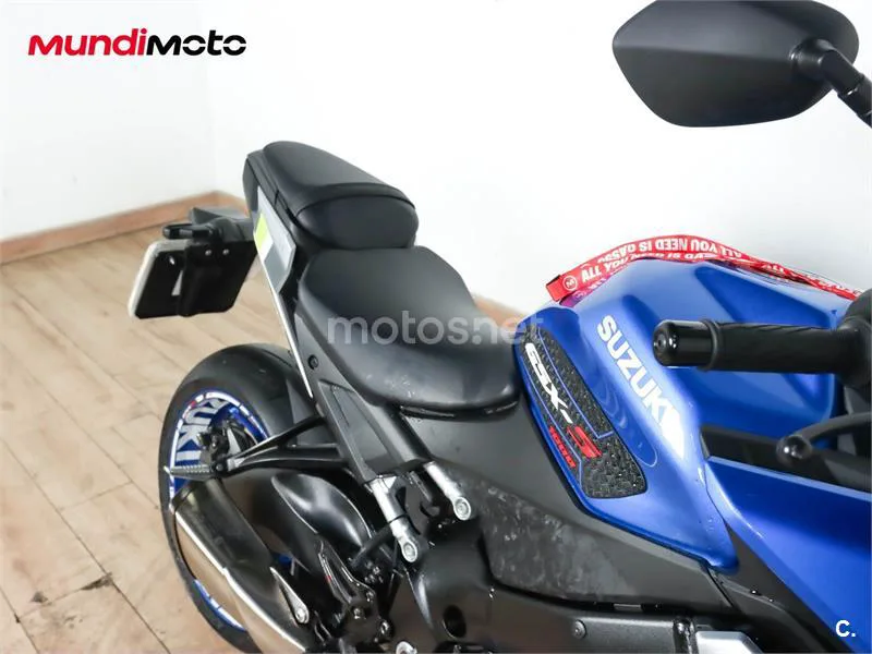 Suzuki GSX-S – Vista 14