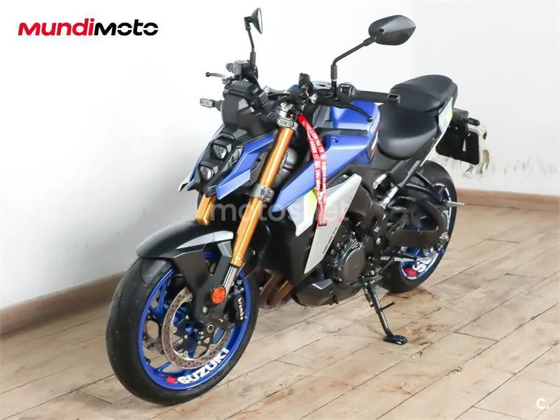 Suzuki GSX-S – Vista 7
