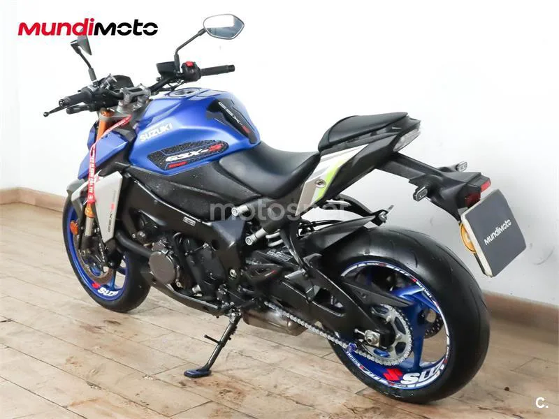 Suzuki GSX-S – Vista 8