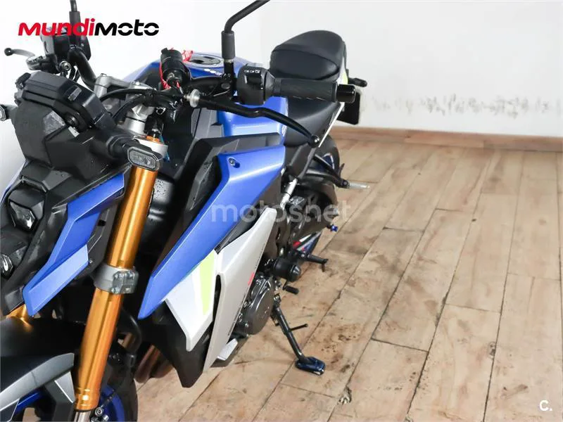 Suzuki GSX-S – Vista 10