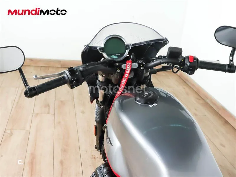 Moto Guzzi V7 – Vista 11