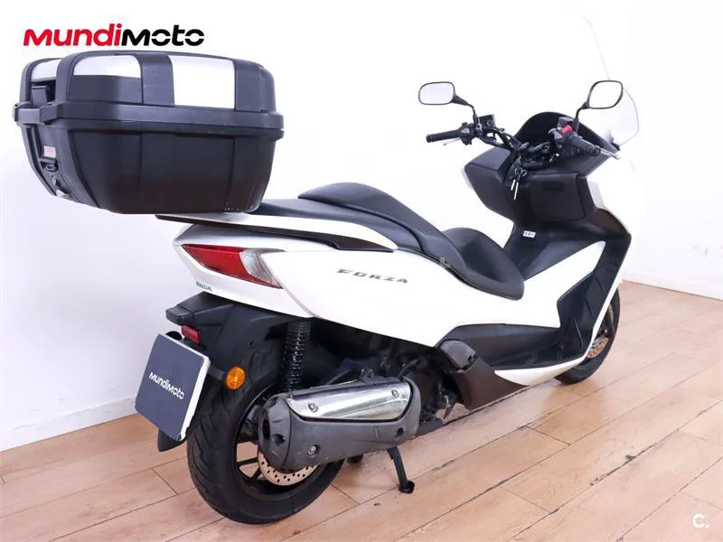 Honda Forza 300 – Vista 3