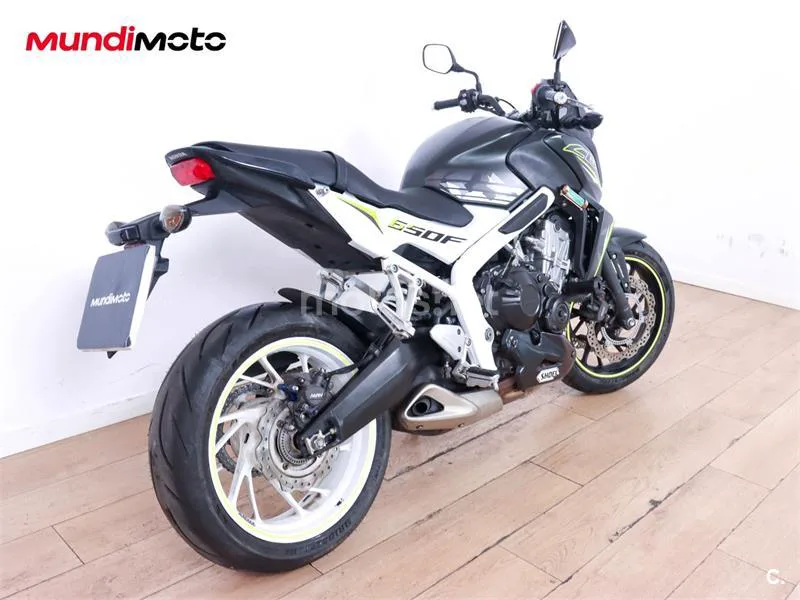 Honda CB 650 F – Vista 3