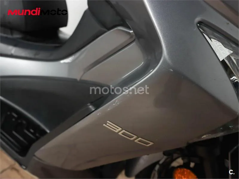 Kymco Grand Dink 300 – Vista 14