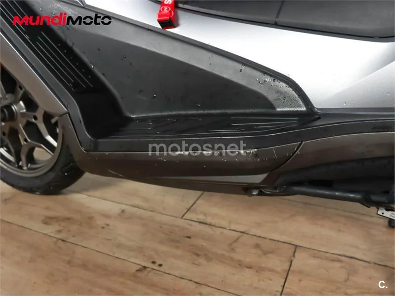 Kymco Grand Dink 300 – Vista 24