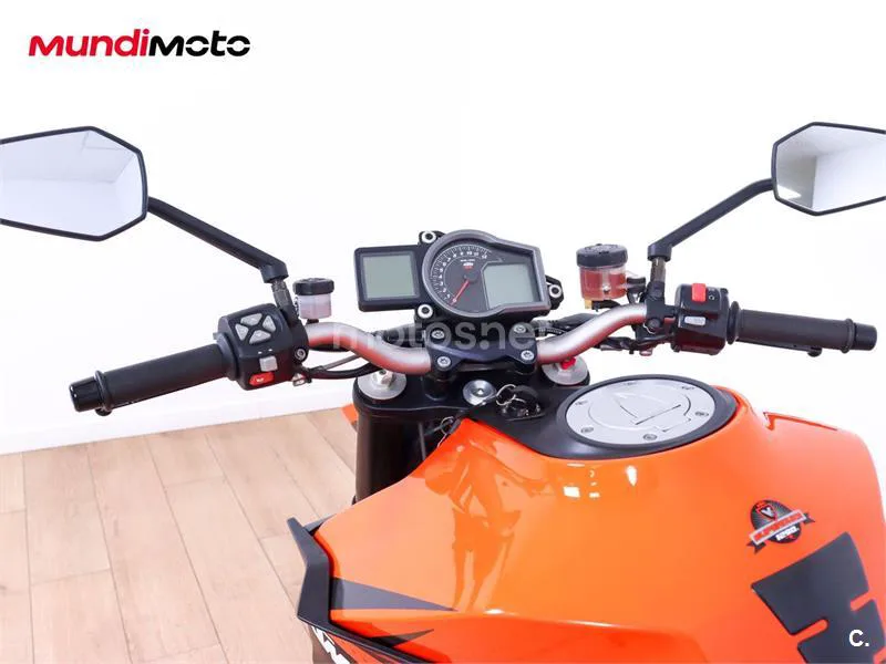 KTM 1290 Super Duke R – Vista 11