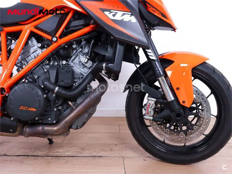 KTM 1290 Super Duke R – Vista 17