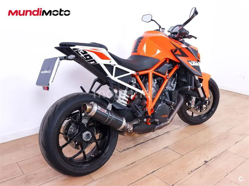 KTM 1290 Super Duke R – Vista 3