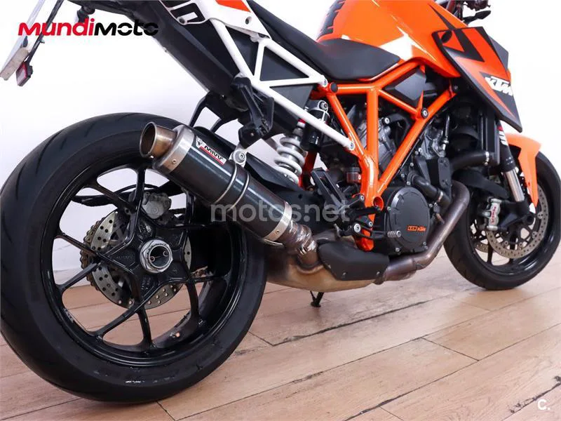 KTM 1290 Super Duke R – Vista 4