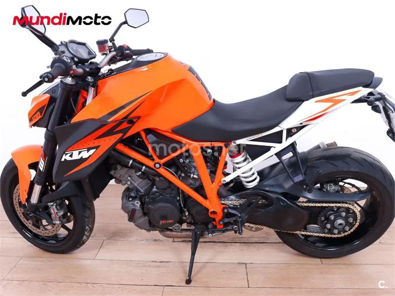 KTM 1290 Super Duke R – Vista 6