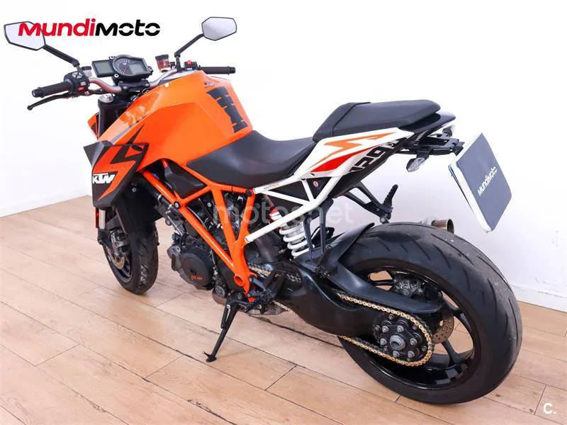 KTM 1290 Super Duke R – Vista 8