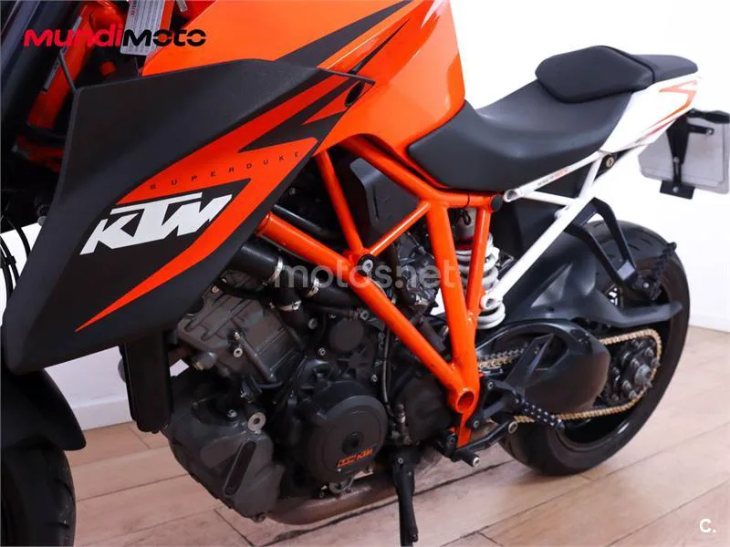 KTM 1290 Super Duke R – Vista 10