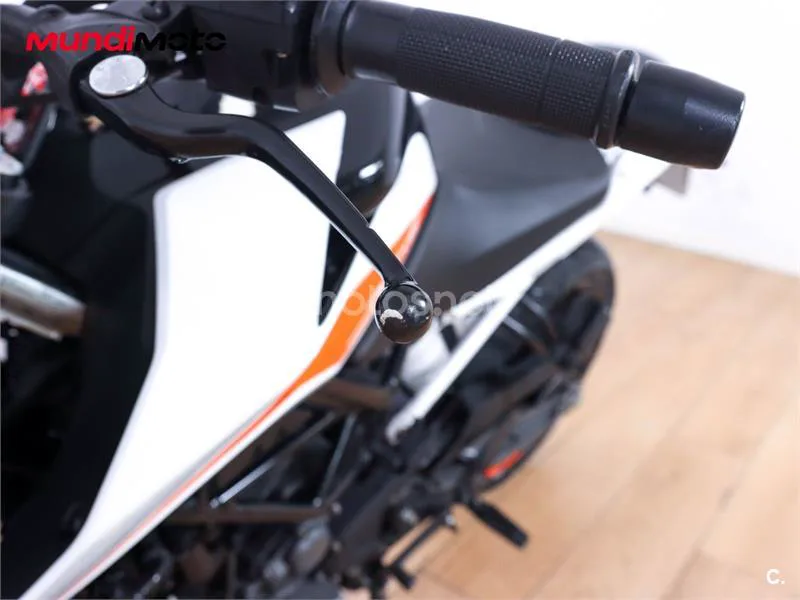 KTM 390 – Vista 16