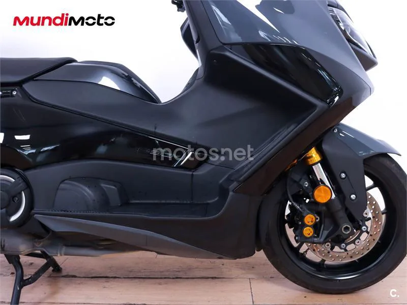 Yamaha TMAX – Vista 19